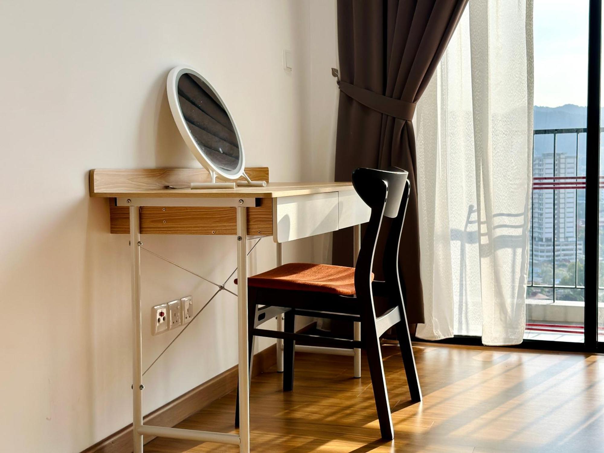 New 2Br Georgetown Warm And Lovely Homestay 10Pax-无敌美景两房民宿 Beacon Executive Suite エクステリア 写真