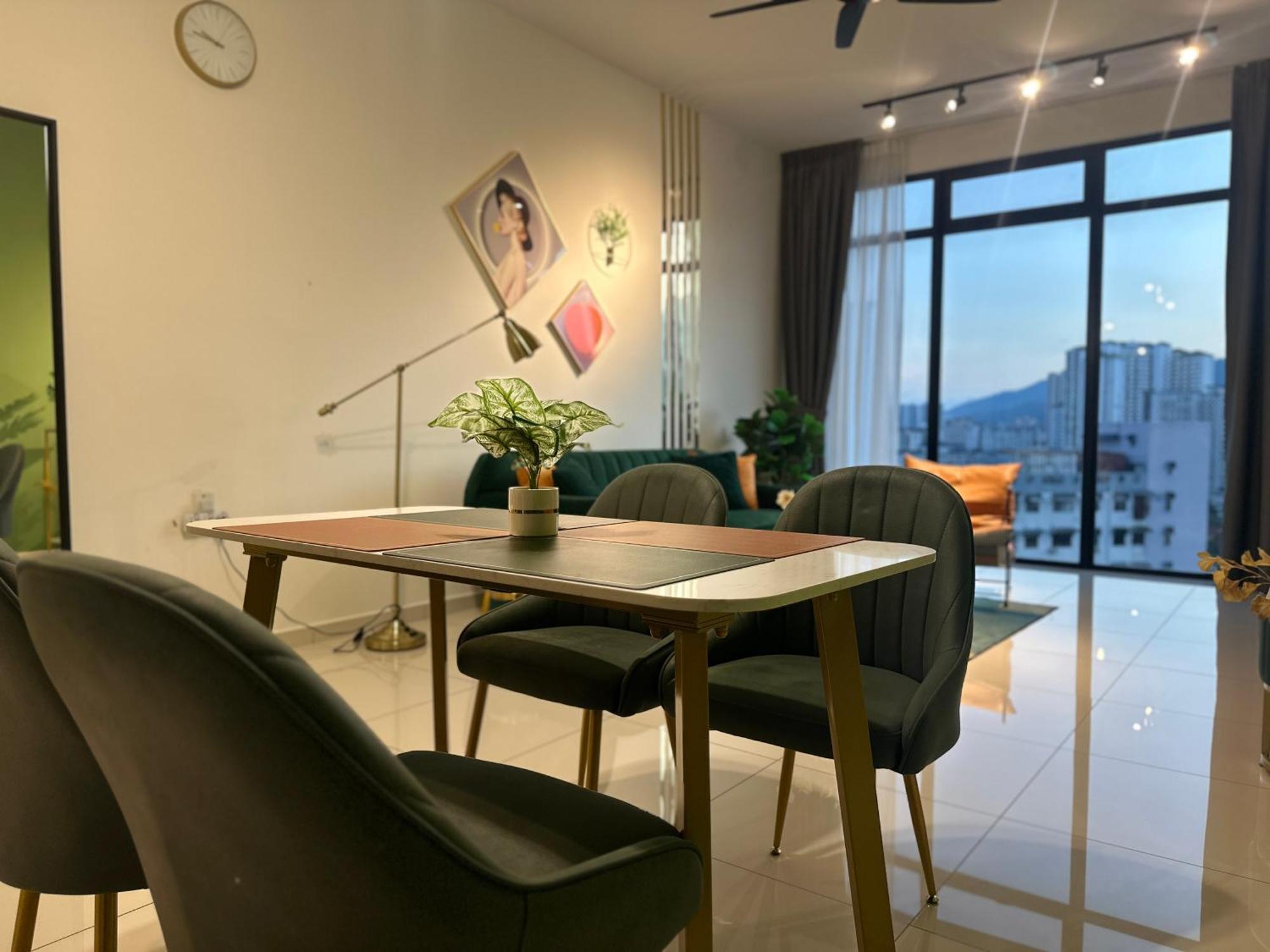 New 2Br Georgetown Warm And Lovely Homestay 10Pax-无敌美景两房民宿 Beacon Executive Suite エクステリア 写真