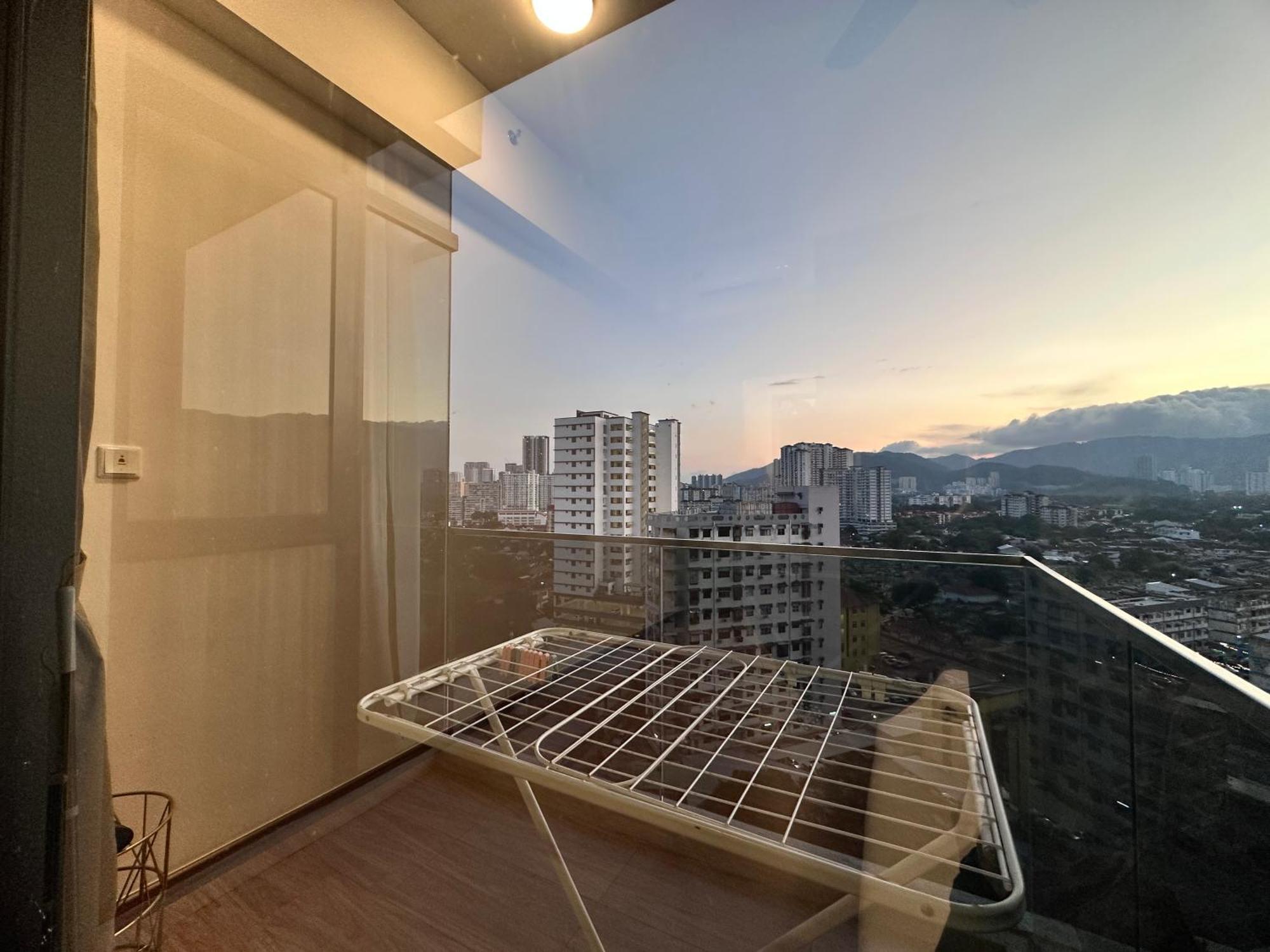 New 2Br Georgetown Warm And Lovely Homestay 10Pax-无敌美景两房民宿 Beacon Executive Suite エクステリア 写真